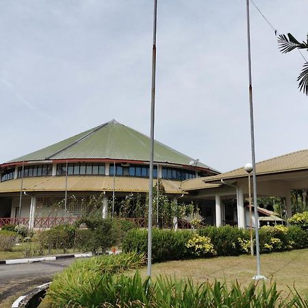 Oyo 89972 Borneo Paradise Beach Hotel Kinarut Exterior photo