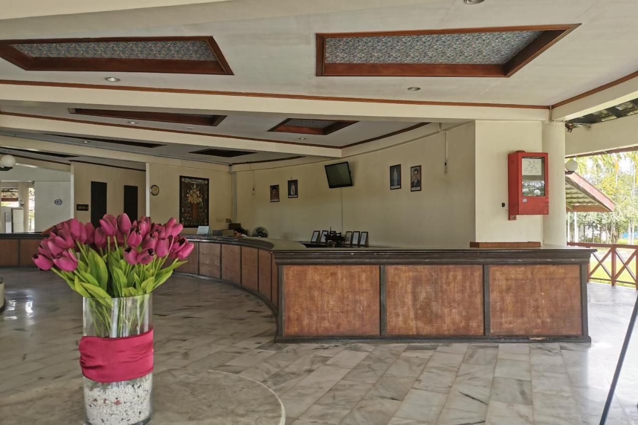 Oyo 89972 Borneo Paradise Beach Hotel Kinarut Exterior photo